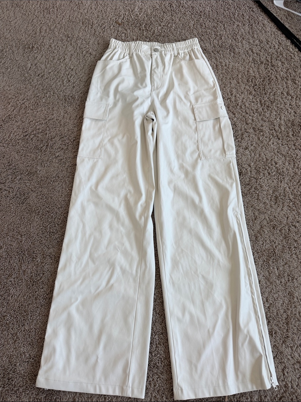 Source Unknown Wide-Leg Cargo Pants in Off-White